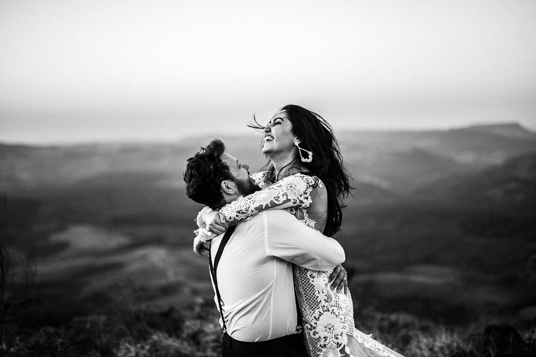 Photo Couple embracing