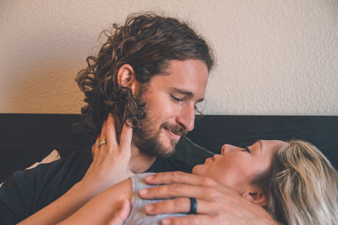 Photo Couples embracing