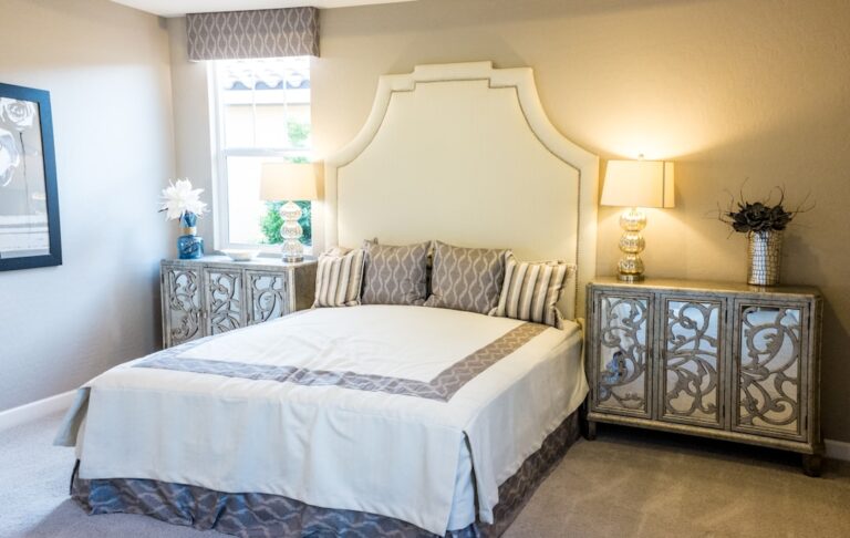 Photo Bedroom scene